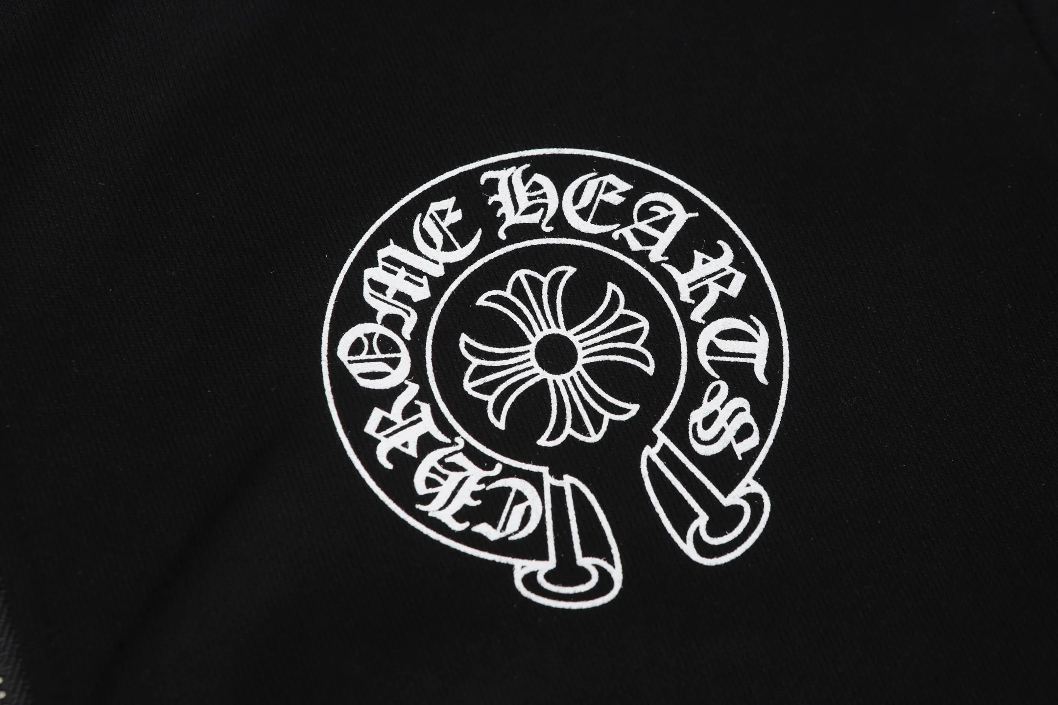P240 Cross-border running quantity model, please do not place an order if you pursue quality - Chrome Hearts/Chrome Hearts 23ss scroll horseshoe print zipper sweatshirt cardigan jacket - High weight, high density and high quality. The wool is soft, delicate and skin-friendly. It feels soft and silky. It has excellent warmth and skin-friendly properties. - Custom-woven and dyed, no color difference. No matter the fabric or workmanship details, it beats the ordinary version on the market. - Hardware zipper accessories are all customized, full of details - Color: black - Size: S M L XL